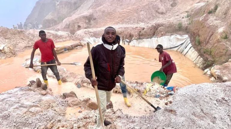 Descente sur terrain à la mine de Rubaya